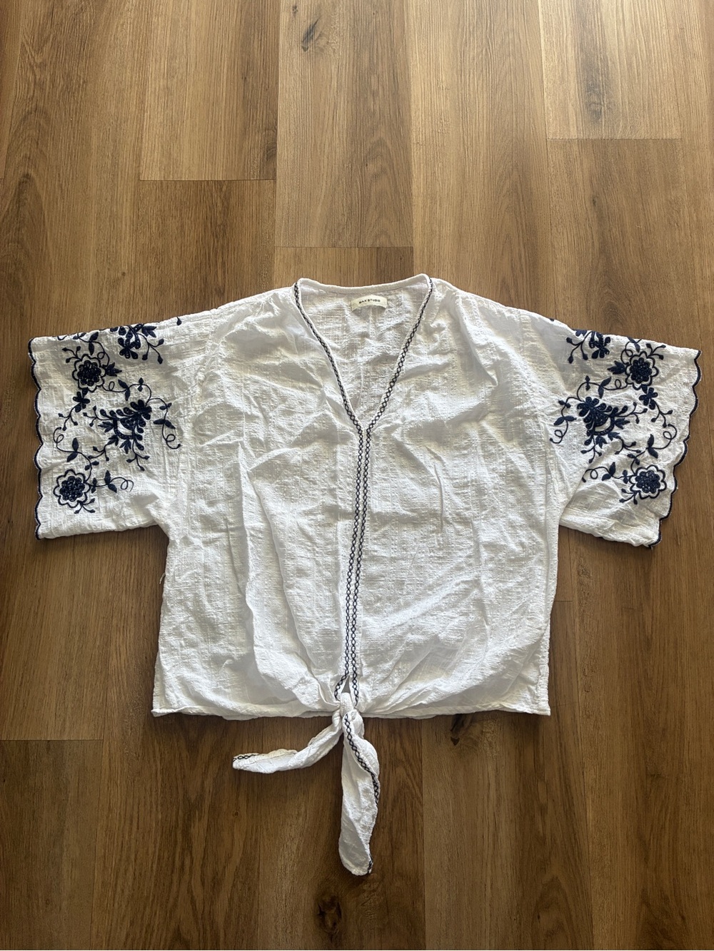 Max Studio White Navy Embroidered Tie-Front Kimono Blouse Size Medium